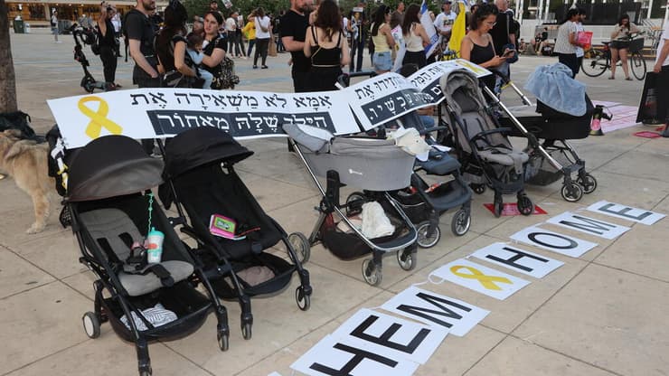 צעדת מחאה מכיכר הבימה לשגרירות ארה"ב בקריאה להחזיר את החטופים