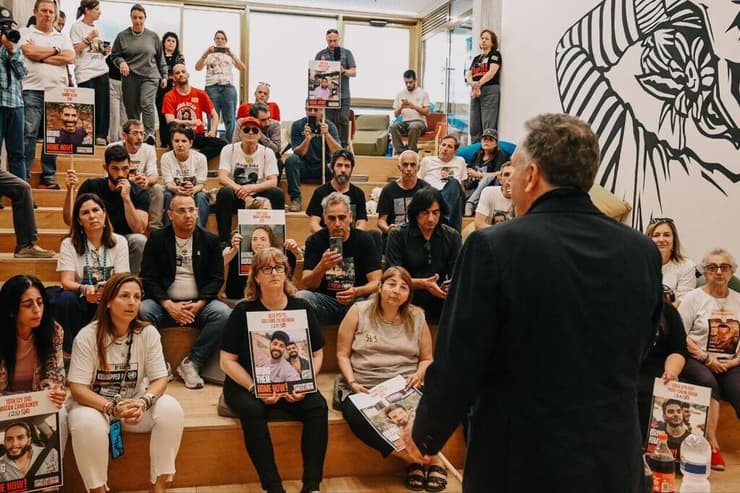 סטיב וויטקוף ואדם בוהלר סיימו לפני זמן קצר פגישה עם מטה המשפחות להחזרת החטופים