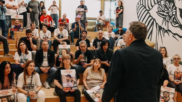 סטיב וויטקוף ואדם בוהלר סיימו לפני זמן קצר פגישה עם מטה המשפחות להחזרת החטופים