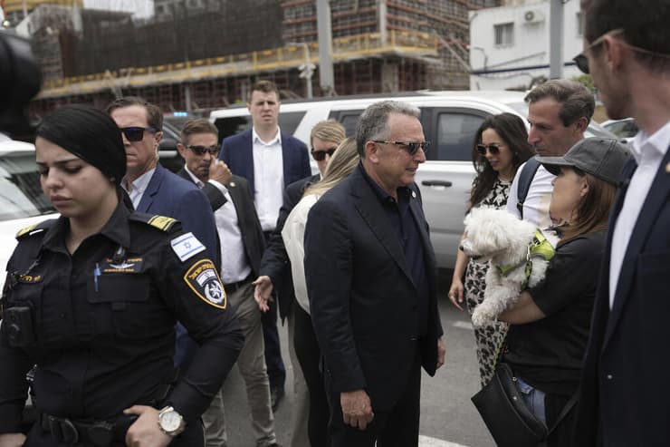  כיכר החטופים