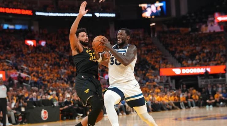 ג'וליוס רנדל בדרך לסל