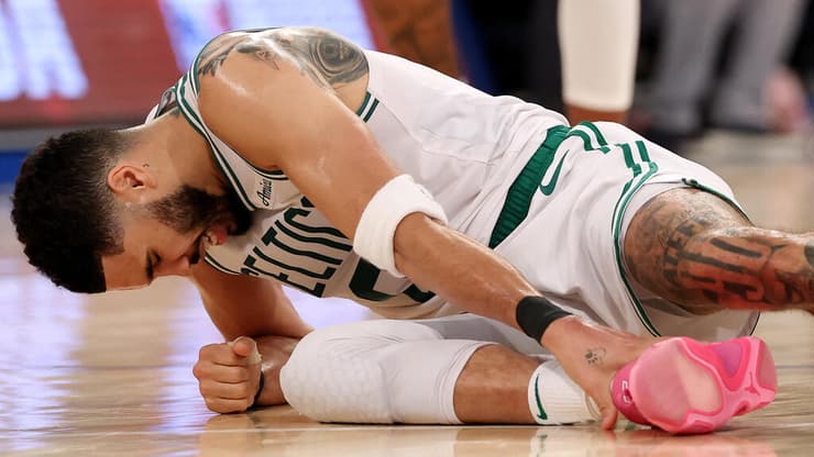 פציעה קשה. טייטום (צילום: ELSA / GETTY IMAGES NORTH AMERICA / AFP) טייטום