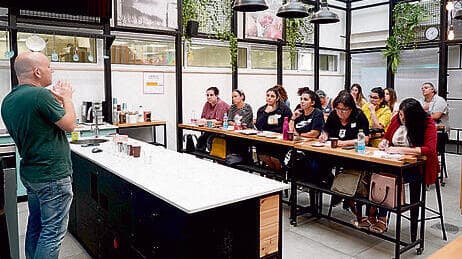 "אם תהיה חקיקה כזאת, המוטיבציה של מדינות זרות להעניק מענקים לפעילות חברתית בישראל תרד או תיפסק לחלוטין". פעילות של עמותת "יוזמות עתיד" (צילום: יוצרות עתיד) yk14368809