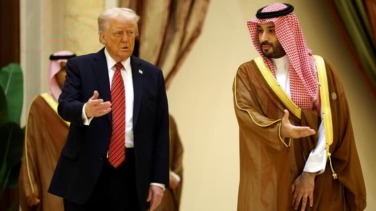 דונלד טראמפ בפסגה עם מנהיגי מדינות המפרץ בסעודיה