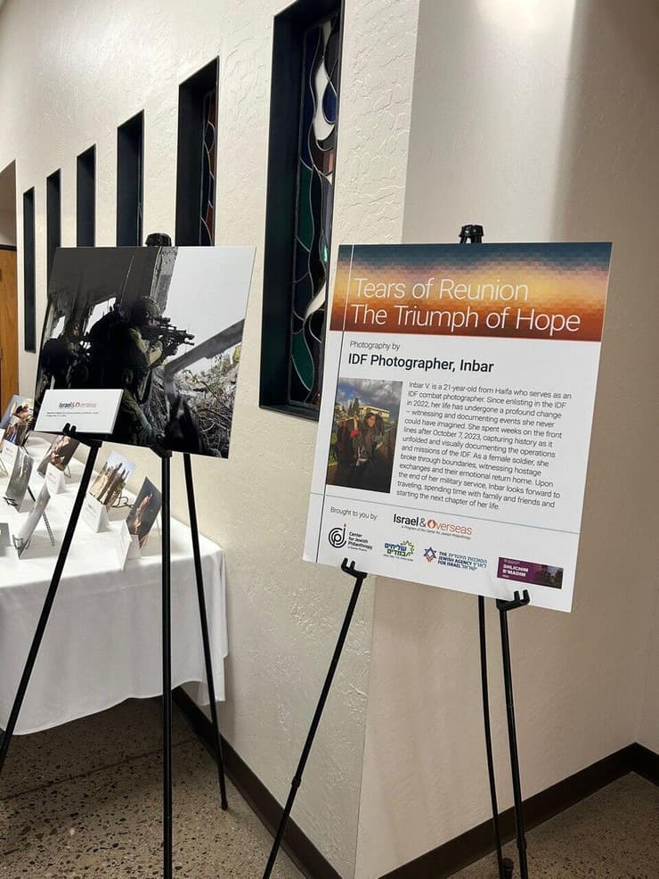 תערוכה שהכינו לכבוד ענבר, קצינת נפגעים במסע בארה"ב 