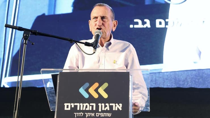 הפגנת עובדי החינוך בכיכר הבימה