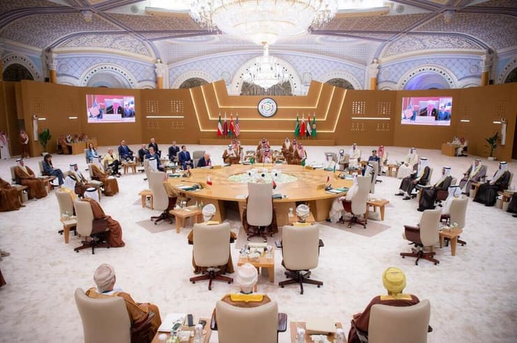 דונלד טראמפ בפסגה עם מנהיגי מדינות המפרץ בסעודיה