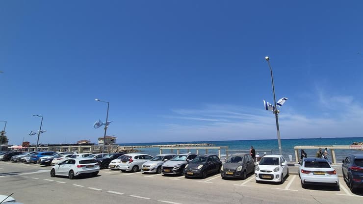אפשר להגיע עם האוטו עד לחוף