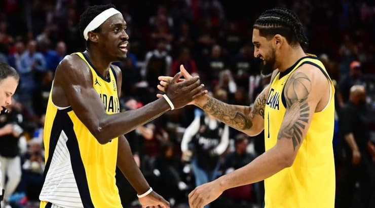 שחקני אינדיאנה חוגגים