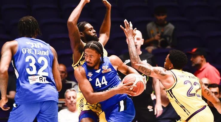 אלייז'ה סטיוארט (ראובן שוורץ) אלייז'ה סטיוארט