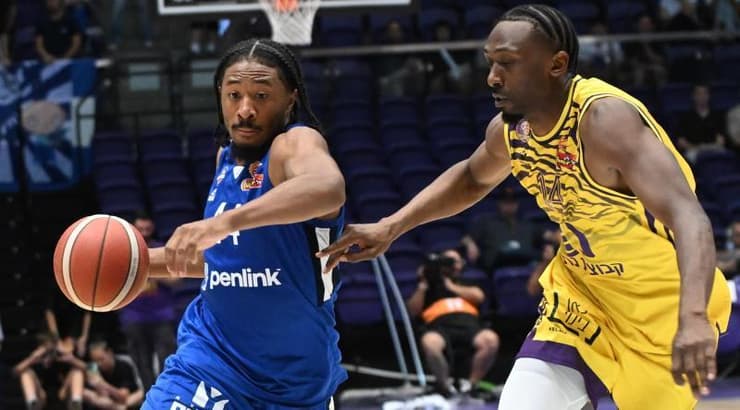 דאקארי טאקר ואלייז'ה סטיוארט (ראובן שוורץ) דאקארי טאקר ואלייז'ה סטיוארט