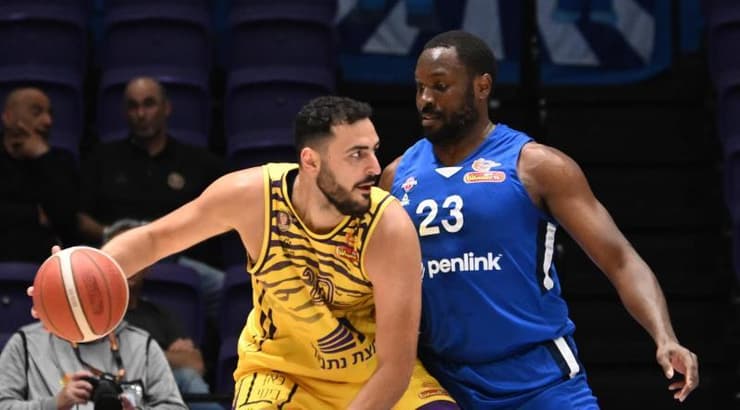 עידן זלמנסון מול צ'ינאנו אוונאקו (ראובן שוורץ) עידן זלמנסון מול צ'ינאנו אוונאקו