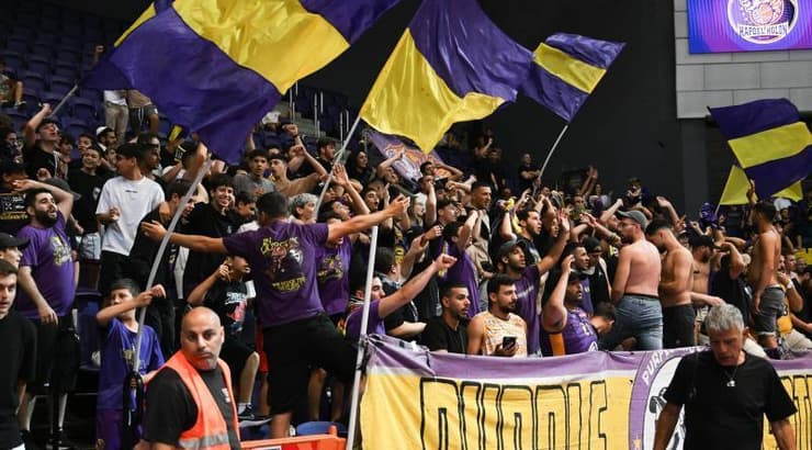 ממתינים למכבי ת"א. אוהדי חולון