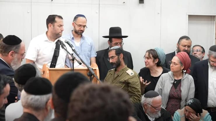 שקד אחותה של צאלה גז ז"ל קוטעת את ראש המועצה יוסי דגן