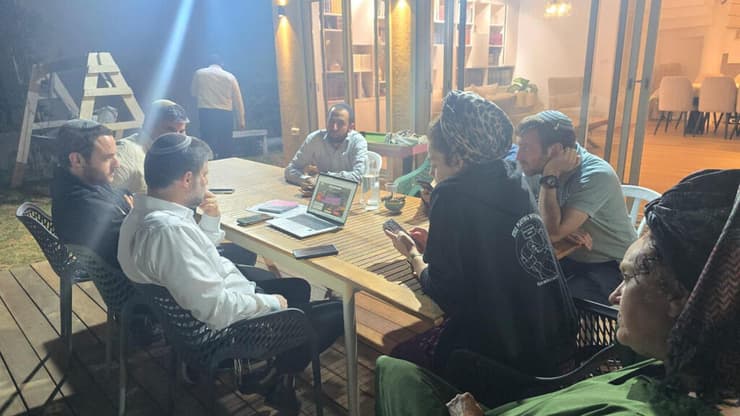 שר האוצר סמוטרי'ץ בחמ"ל החרירום בברוכין, אחרי הפיגוע בשומרון