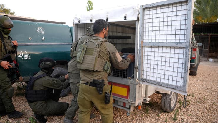 כמה מהלוחמים והשוטרים שהשתתפו במבצע