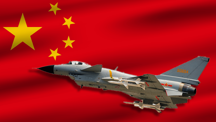 ביג צריבה מטוס קרב סיני על רקע הדגל של סין
