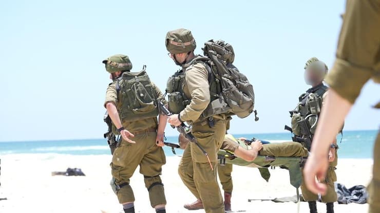 הצלת חיים: צה"ל קבע שיא עולמי במהירות פינוי פצועים בשדה הקרב (צילום: דובר צה"ל) פינוי פצועים בשדה הקרב