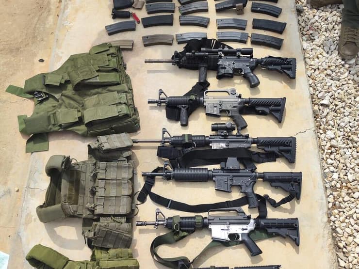 אמצעי הלחימה שאותרו על ידי כוחות צה"ל בזמן המצוד אחרי המחבל מאירוע הירי בברוכין
