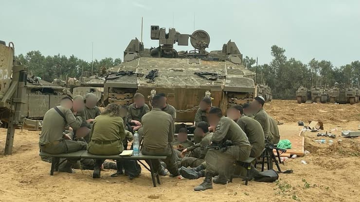 עיבוד לחימה בסיוע קב"נים בשדה הקרב (צילום: דובר צה"ל) עיבוד לחימה בסיוע קב"נים בשדה הקרב