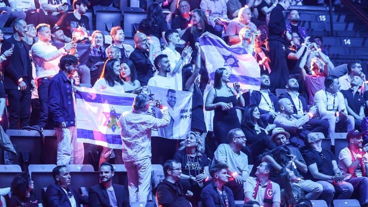 קהל בזמן הביצוע של יובל רפאל חצי גמר אירוויזיון 2025