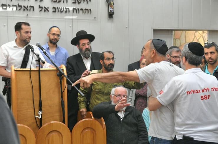 צעקות במהלך הלווייתה של צאלה גז ז"ל 