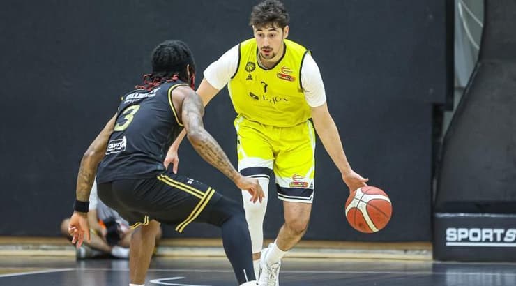 איתי מושקוביץ' מול אל אליס