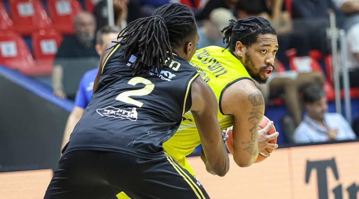 ברייס וושינגטון במאבק עם ג'סטין מאטס