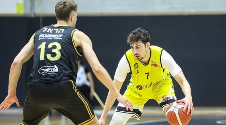 איתי מושקוביץ' מול אייל הראל