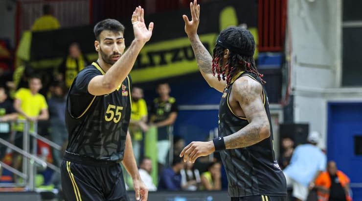 שחקני עפולה מאושרים