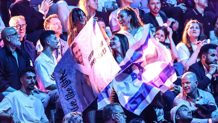 קהל בזמן הביצוע של יובל רפאל חצי גמר אירוויזיון 2025