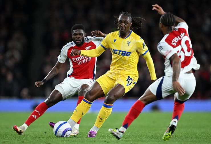 קוסם עם הכדור. אזה מול ארסנל (צילום: Justin Setterfield/Getty Images) אזה