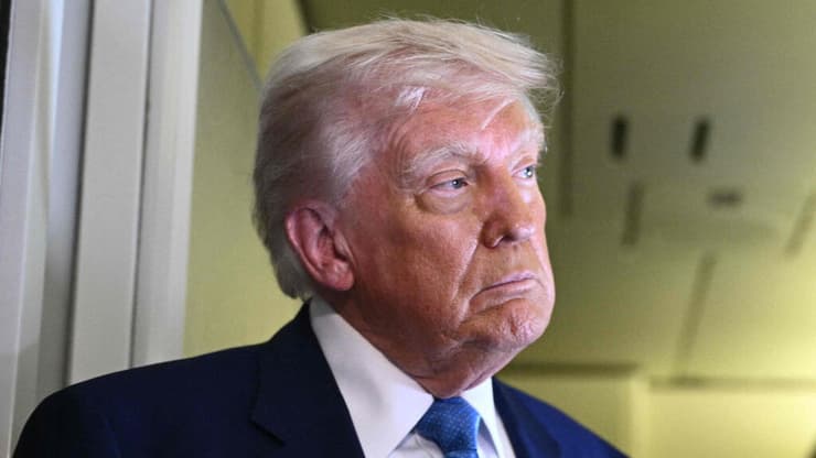 טראמפ בסיום ביקורו במזרח התיכון אבו דאבי ב מטוס אייר פורס 1