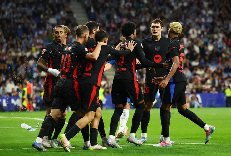 שחקני ברצלונה חוגגים