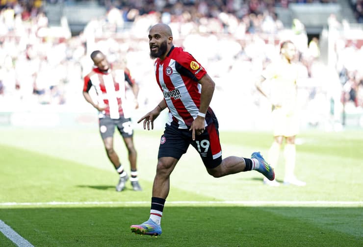 20 שערי פרמייר-ליג בעונה שעברה. אמבומו (צילום: Reuters/Peter Cziborra) בריאן אמבאומו