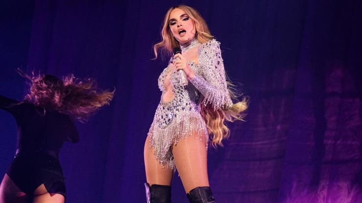 שיח קיצוני ומקוטב. ספרד גמר אירוויזיון 2025 (צילום: Corinne Cumming/EBU) נציגת ספרד ביצוע גמר אירוויזיון 2025