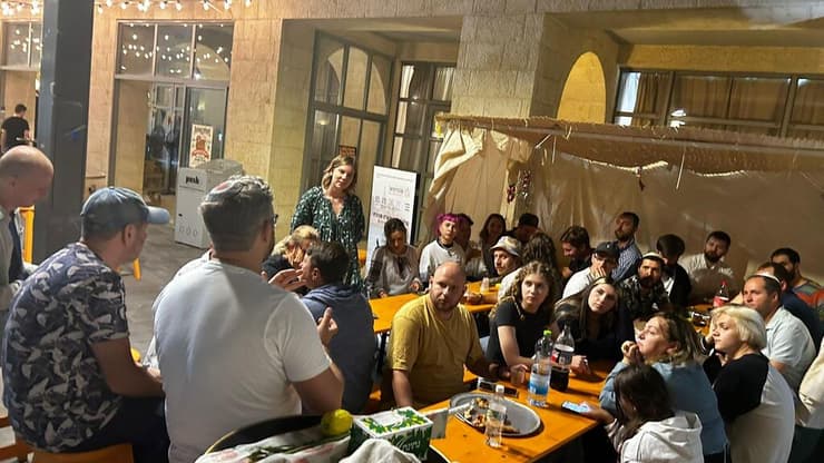 חוגגים את חג הסוכות ב"מרחב הבטוח"   