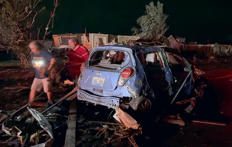 ההרס לאחר סופת הטורנדו במחוז לורל, קנטקי, ארה"ב