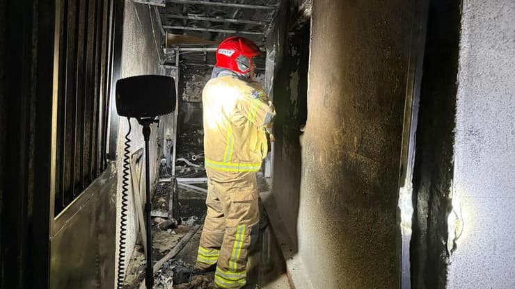 צוותי הכבאות בשריפה בדיר אל-אסד