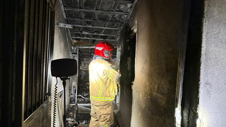 צוותי הכבאות בשריפה בדיר אל-אסד