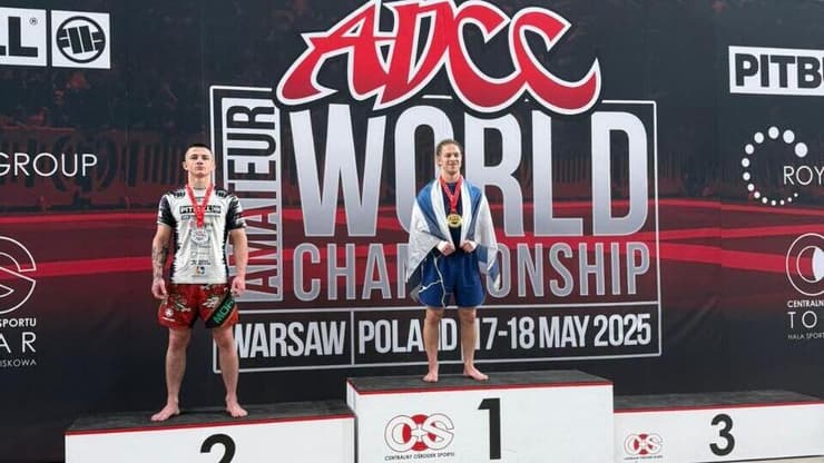 קוסטה מיננקו על הפודיום (צילום פרטי) קוסטה מיננקו על הפודיום