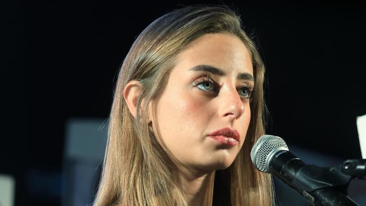 מייה שם בעצרת בכיכר החטופים