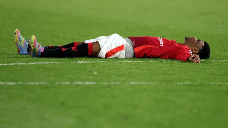 אמאד דיאלו על הדשא