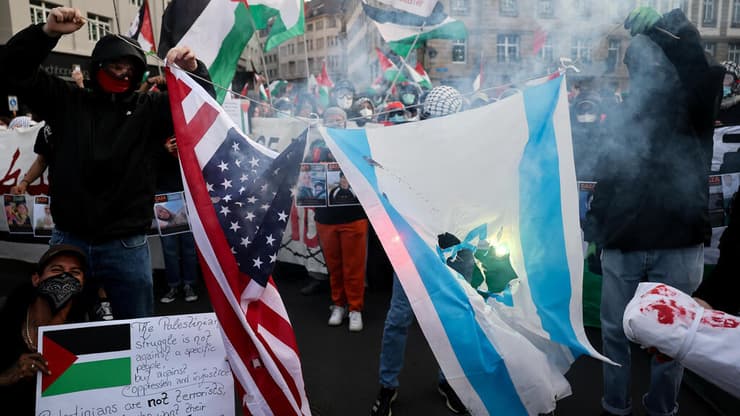 הפגנה פרו פלסטינית מחוץ ל אירווזיון 2025