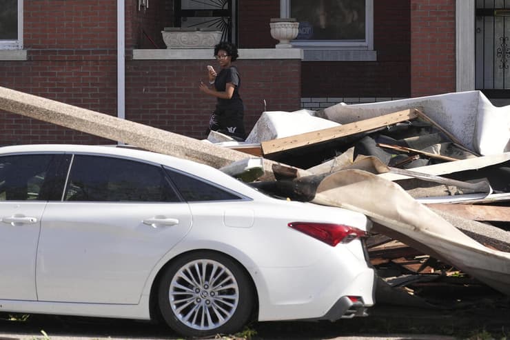 ההרס לאחר סופת הטורנדו בסנט לואיס, מיזורי, ארה"ב