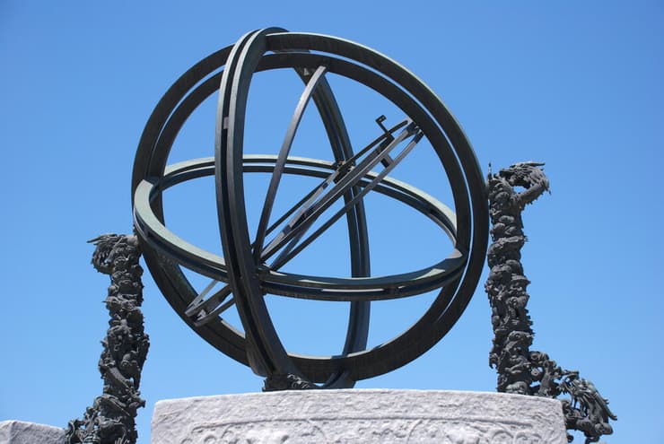 דגם של הספירה הארמילרית בבייג'ינג