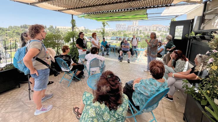 תצפית הגג במלון ביאזי אל גן סאקר והכנסת (צילום: גורה ברגר) תצפית הגג במלון ביאזי אל גן סאקר והכנסת