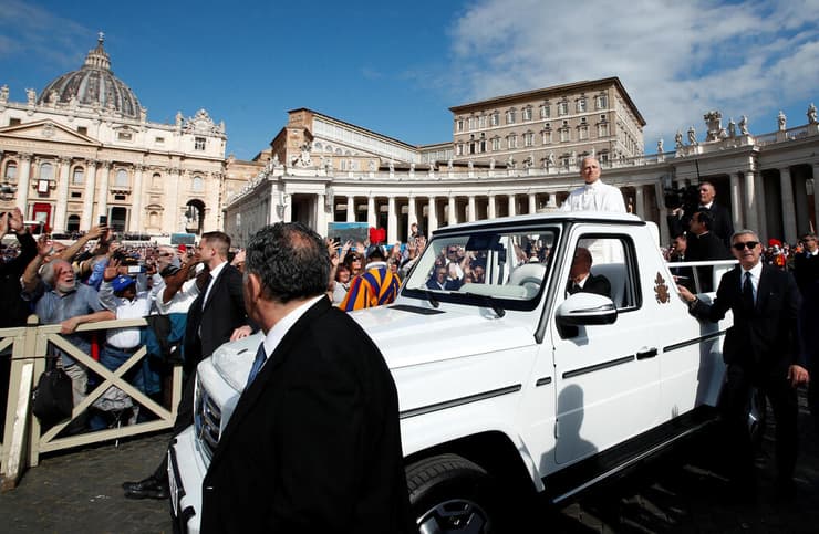 צילום: REUTERS/Alessandro Garofalo ותיקן הוותיקן טקס הכתרת ה אפיפיור האפיפיור ליאו ה 14 לאו ה 14