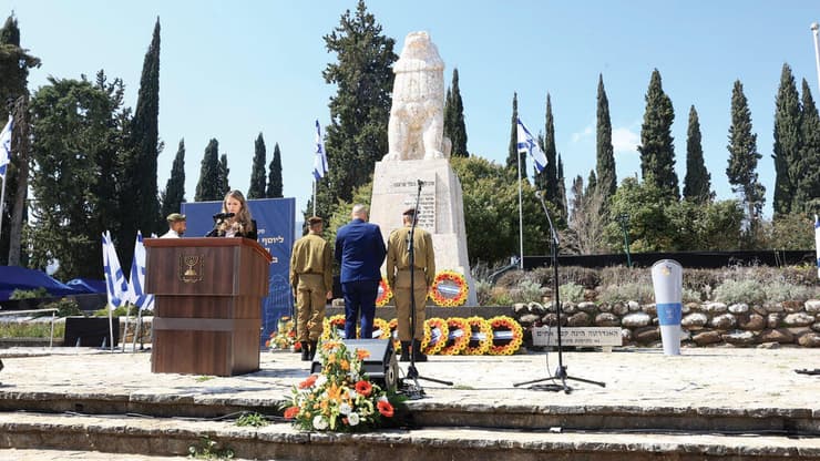 אנדרטת האריה השואג תל חי (צילום: מירי שמעוני) אנדרטת האריה השואג תל חי