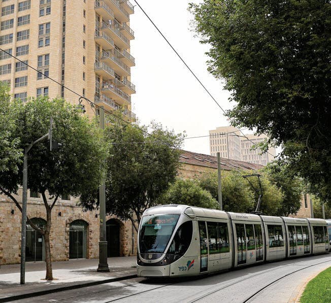 ישן מול חדש (צילום: ארנון בוסאני) ישן מול חדש